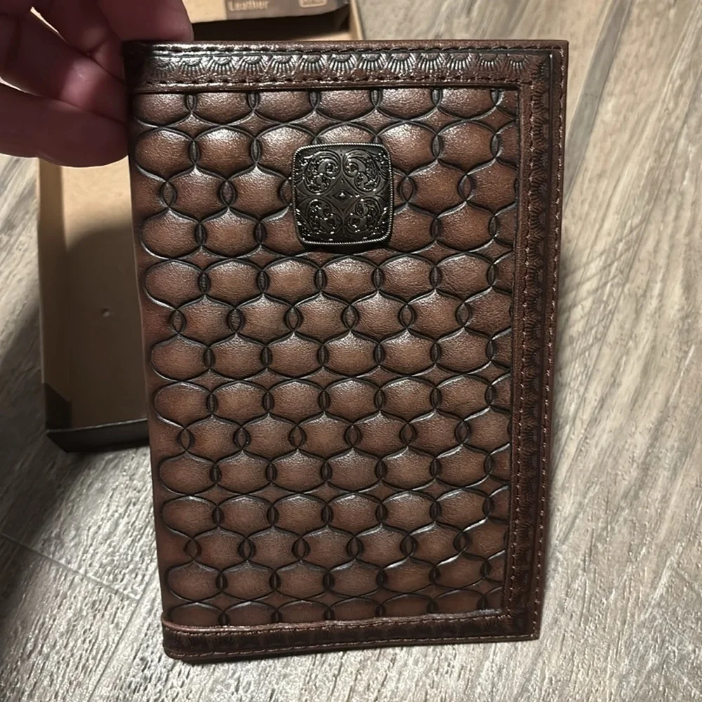 Justin Rodeo Genuine Leather Low Profile,RFID,8 card slots,slip pockets,Concho
